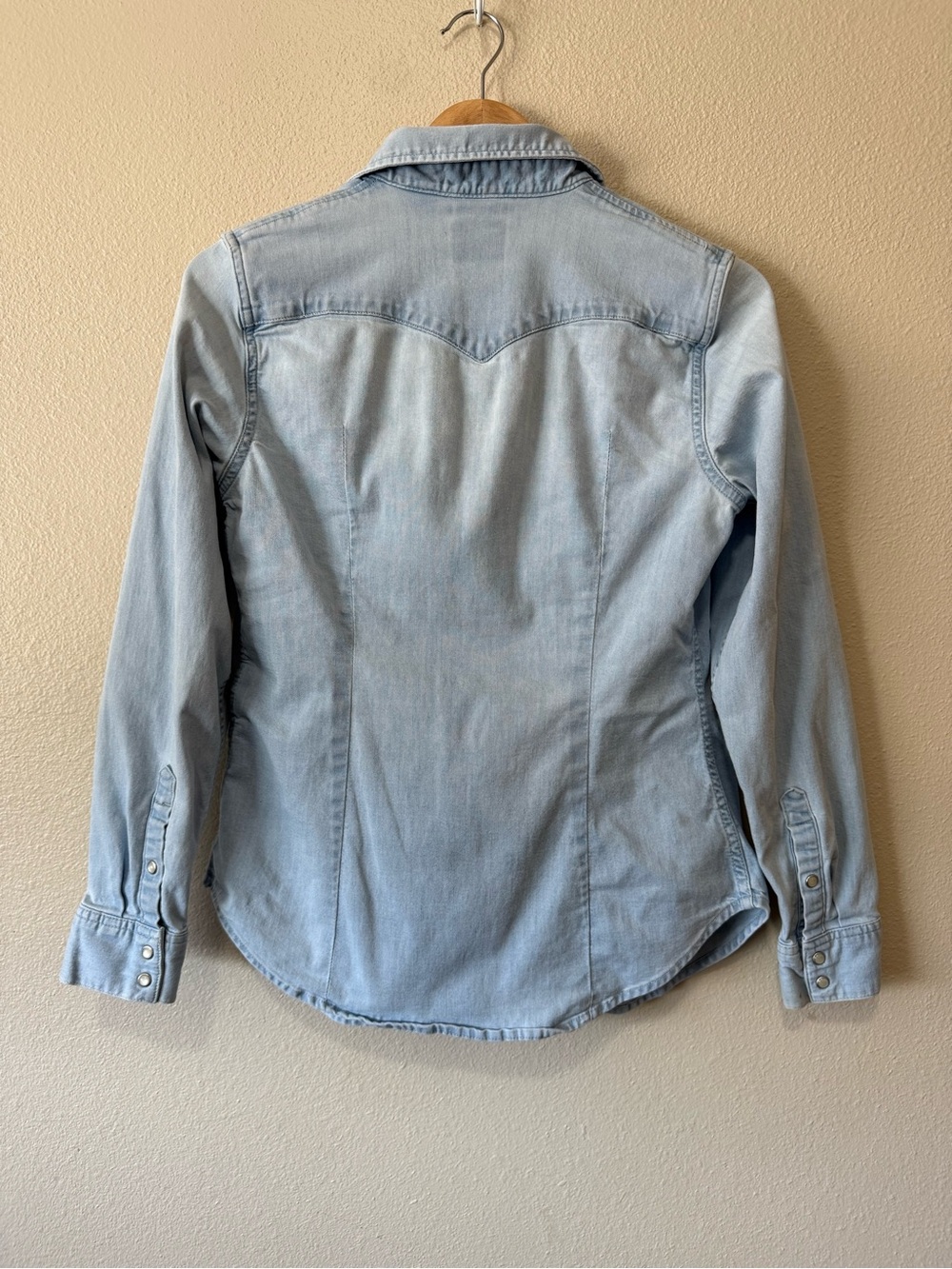 Levi’s Light Wash Denim Shirt - Picture 2 of 4